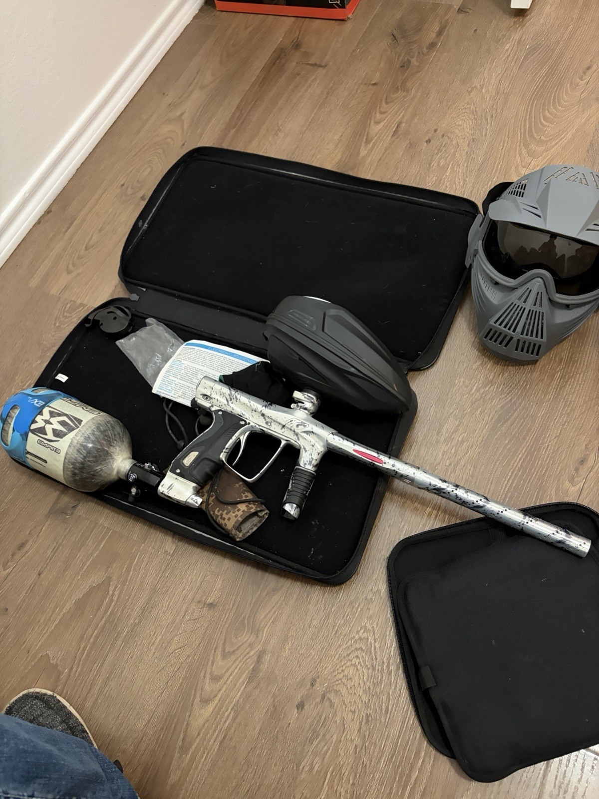 SP Shocker RSX Marker w/ First Strike Tank, Hopper, 2 Masks, Cases