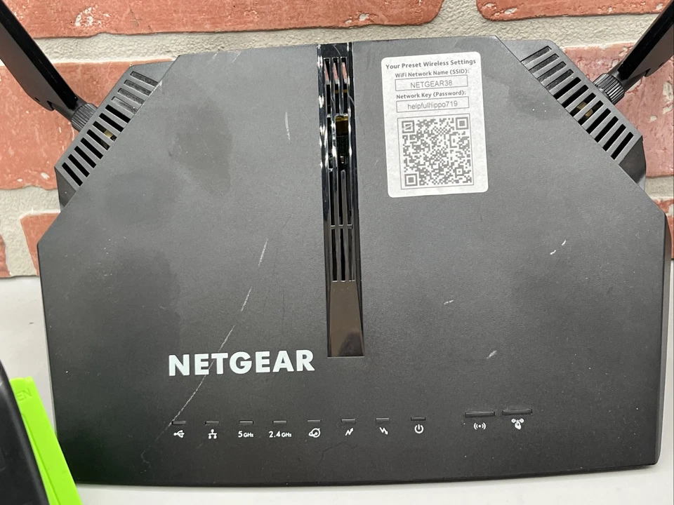 NETGEAR AC1200 Wifi Cable Modem Router C6220 DOCSIS 3.0 W/ CHGR + ANTENNAS - Image 3 of 4