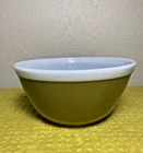 Vintage PYREX  mixing bowl - 402 - 1 1/2 Qt - olive green with white rim