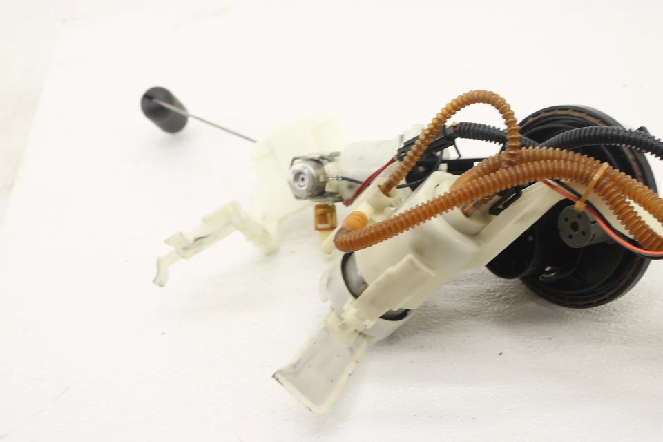 Harley-Davidson Electra Road Street Glide 2012-2017 bomba de combustible con placa superior Foto 3 de 4