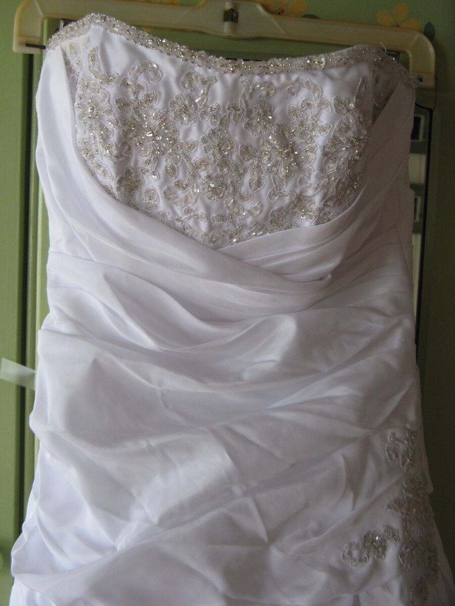 EUC Davids Bridal Wedding Gown White Size 6 Beaded V9548 | eBay EUC Davids Bridal Wedding Gown White Size 6 Beaded V9548 | eBay