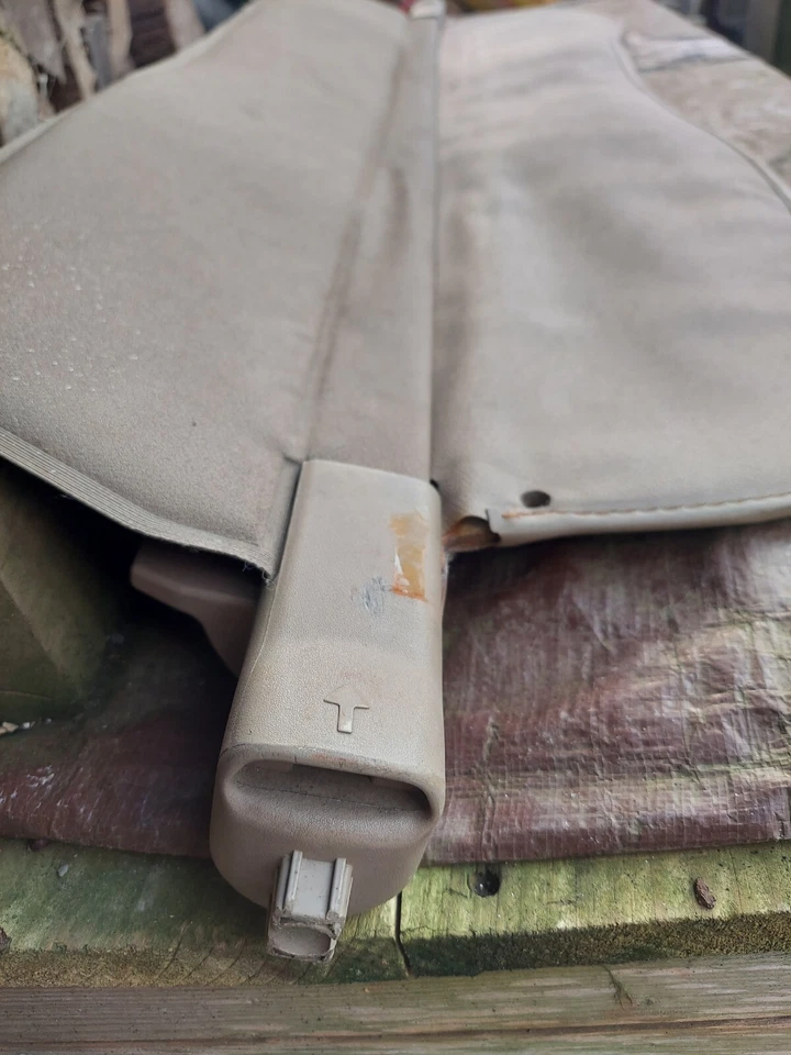 Ford Escort Wagon—Retractable Rear Cargo Shade Pull Cover Foto 4 de 4