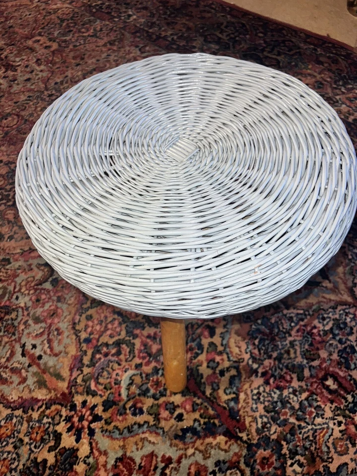 Atractivo reposapiés otomano Mid-Century, mimbre ratán haya trípode Foto 2 de 4