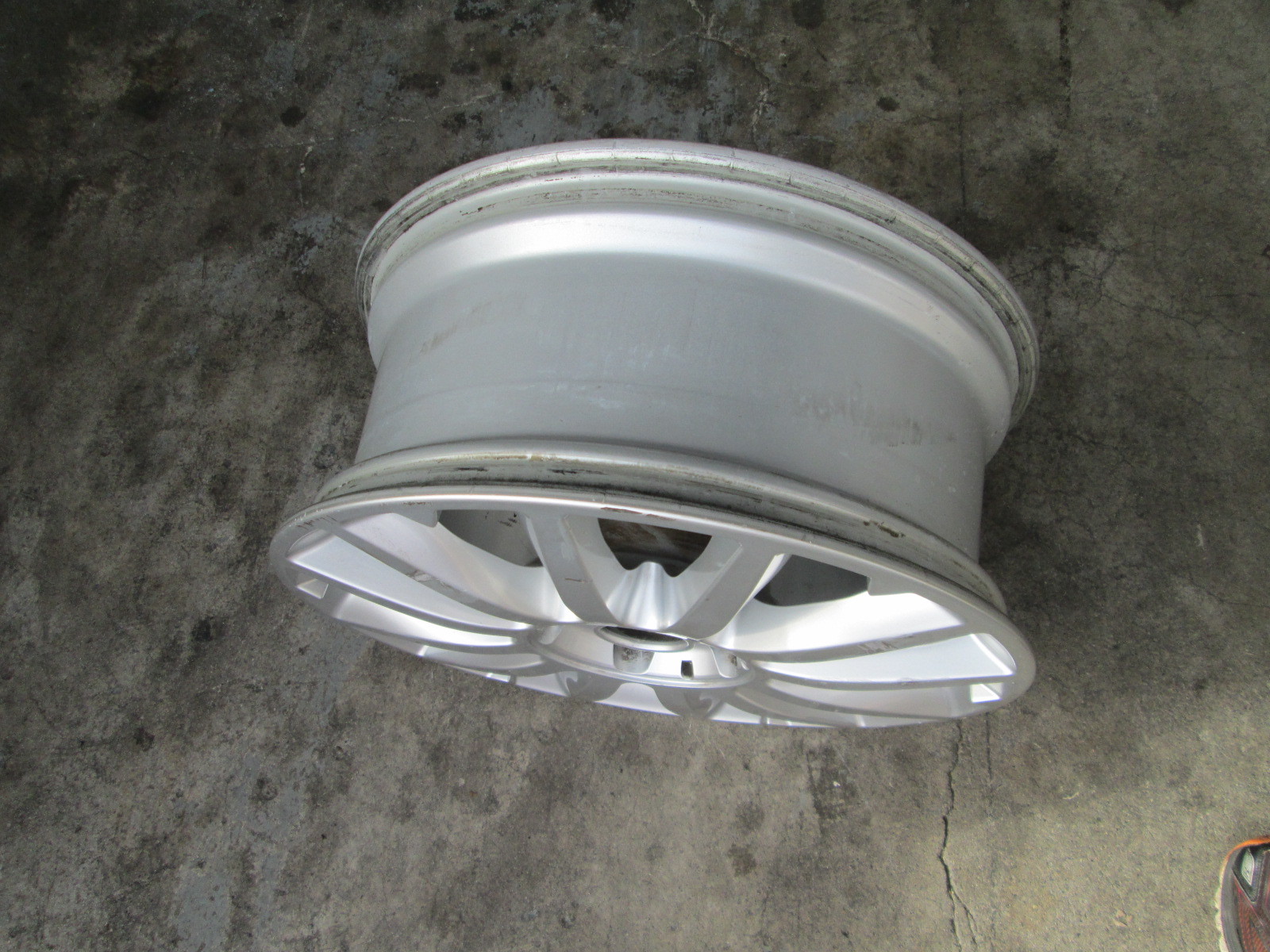 Maserati Ghibli - Front Wheel / Rim USED Part# 670010977