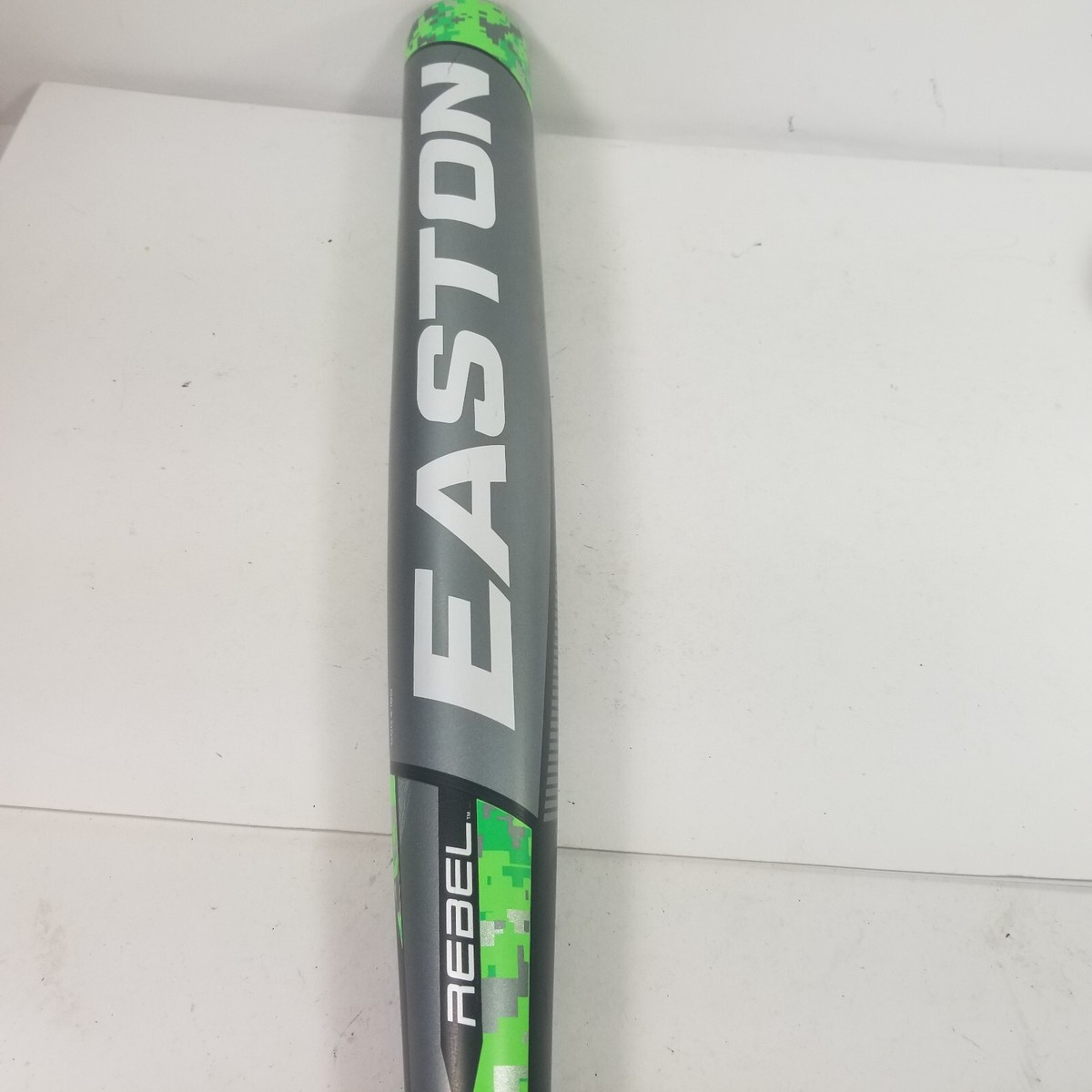 Batte De Softball Easton Rebel SP10 – 34/28 Oz – Canon 2 1/4 – 98 Mph – Quasi Neuf