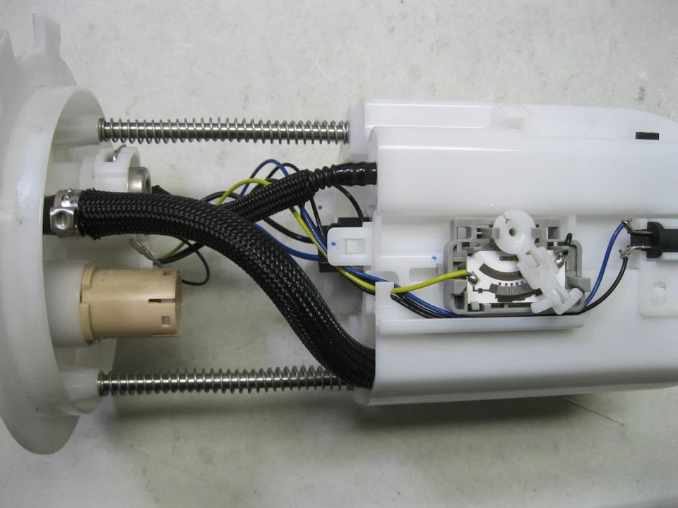 Spectra Premium Industries SP4010M - Fuel Pump Module Assembly (open box) Foto 3 de 4