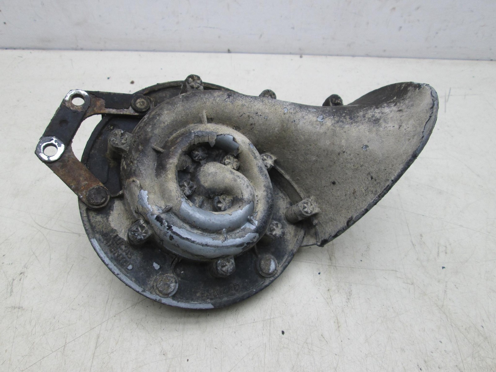 Rolls Royce Silver Shadow T1 horn (USED)