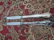 2 Greenbrier Resort Hotel "G" LOGO Silver Plate Silverware STEAK Knife Knives