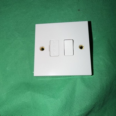 BG Electrical 950 - 1 Gang geschaltete abgesicherte Stirnanschlusseinheit verkauft wie gesehen