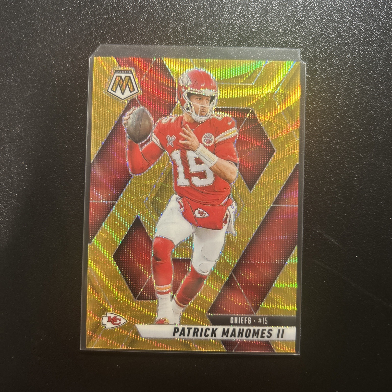 2025 Mosaic Patrick Mahomes II #200 GOLD WAVE /10 - CHIEFS