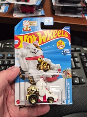 2025 HOT WHEELS FELINE LUCKY MANEKU-NEKO 9.29