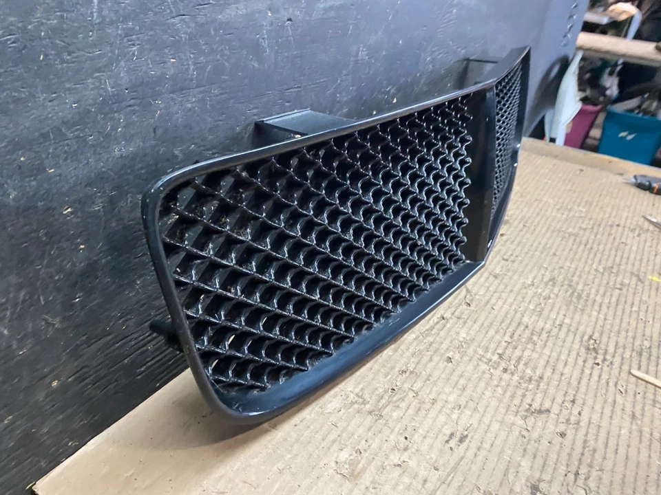 Grelha dianteira superior Dodge Charger 2006 a 2010 S5728 DG - Imagem 3 de 4