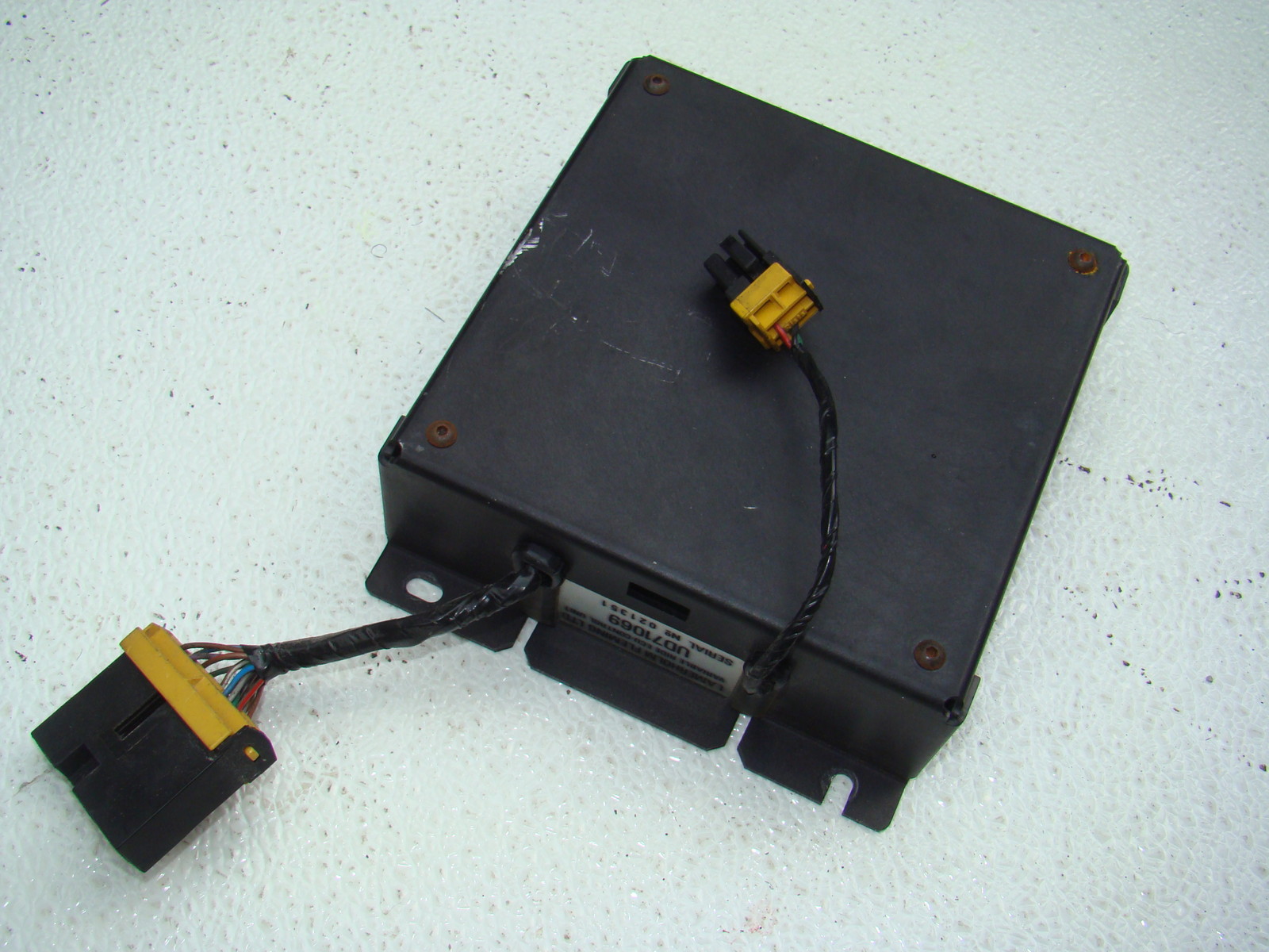 ROLLS ROYCE LAMERHOLM FLEMING VARIABLE RIDE ECU CONTROL UNIT UD71069