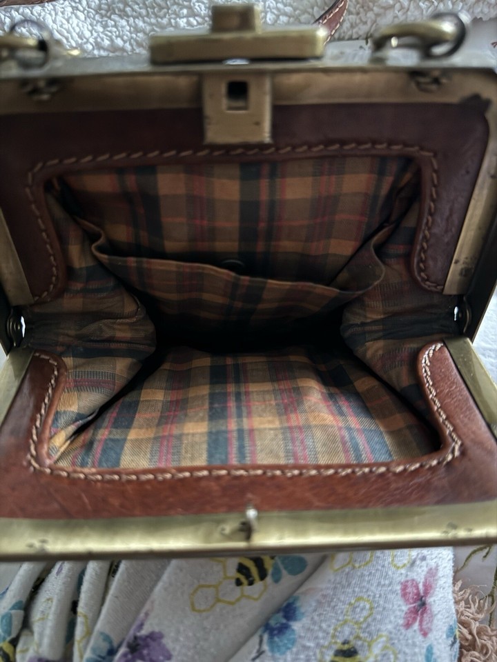 THE BRIDGE small vintage chestnut leather frame opening bag with