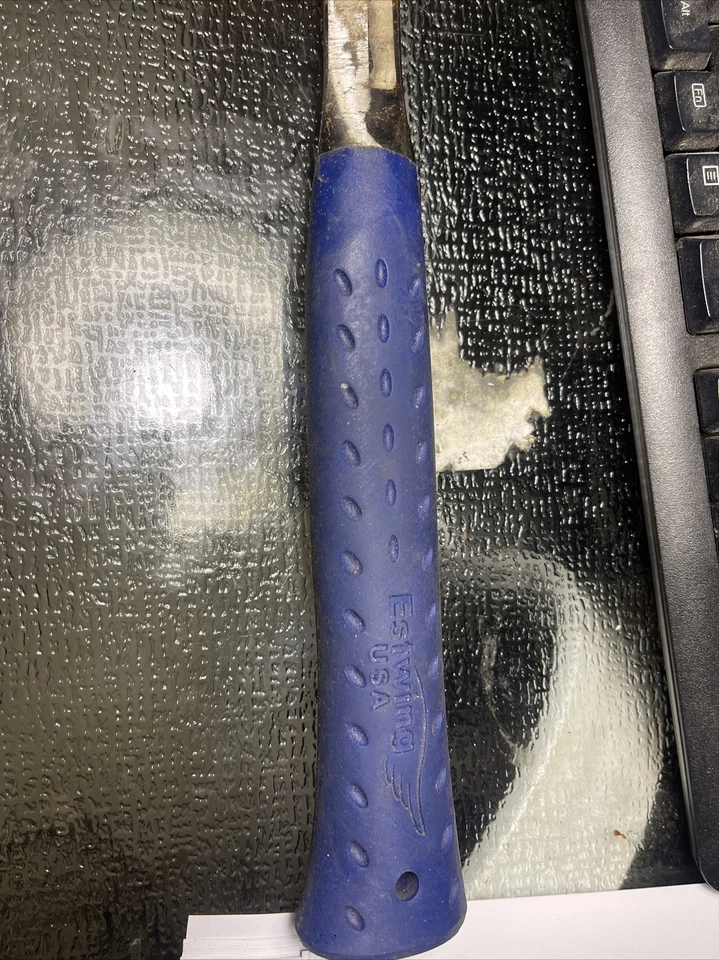 Martillo para tejas cara fresada ESTWING E3-CA 28 oz apenas usado. Foto 4 de 4