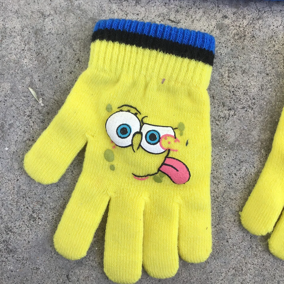 Vintage Sponge Bob SquarePants Child Set Beanie Hat & Mittens Nickelodeon 2004 - Image 3 of 4