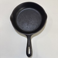 Vintage Wagner Ware Cast Iron No. 5 Skillet 8โ Inch Made In USA Seasoned
