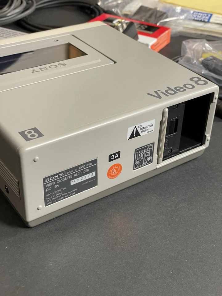 Portable Video Recorder Sony EVO-210 - Video8 PRO VCR - NOT TESTED - Immagine 4 di 4