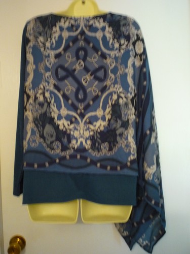 TÚNICA DG 2 DIANE GILMAN - NUEVA CON ETIQUETAS - TALLA LG - PONCHO ESTILO UN BRAZO - DOBLADILLO DESIGUAL - FLORAL - Imagen 6 de 7