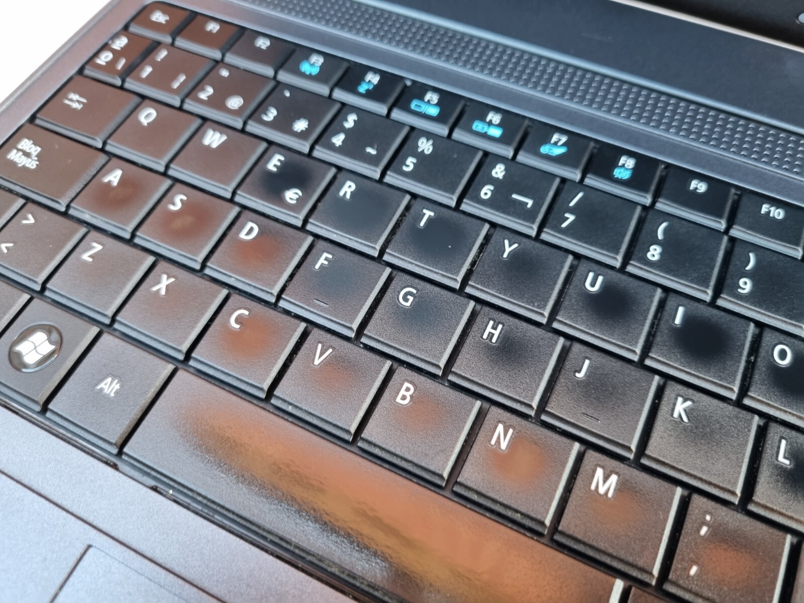 Acer 15.6” inch 4 GB RAM 250 GB HDD Win10Pro Wi-Fi HDMI Full Keyboard Widescreen - Picture 15 of 17