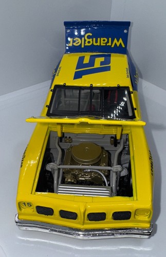 Dale Earnhardt #15 Wrangler 1979 Pontiac Ventura Legendary Series 1:24 Diecast - Picture 6 of 24
