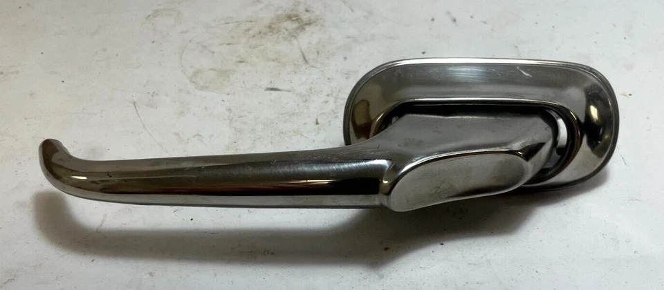 Manija de puerta exterior izquierda Plymouth Dodge Belvedere Fury Coronet 1956 1682513 nuevo en stock Foto 3 de 4
