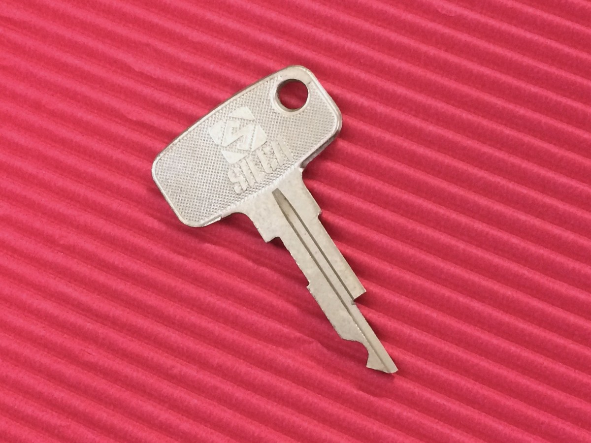 Nintendo Famicom & Super Famicom Box R12 Operator Key Switch Key
