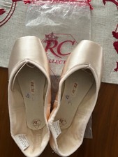 R-Class RC-32 Pointe Shoes, NEW Size 245, W5, Soft Shank, Never Worn. 80.