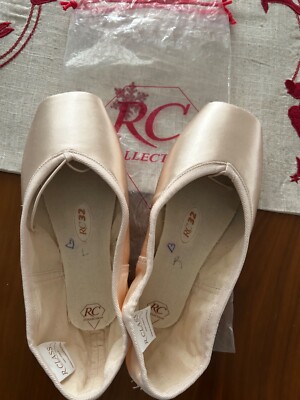 R-Class RC-32 Pointe Shoes, NEW!  Size 245, W5, Soft Shank, Never Worn. $80. 