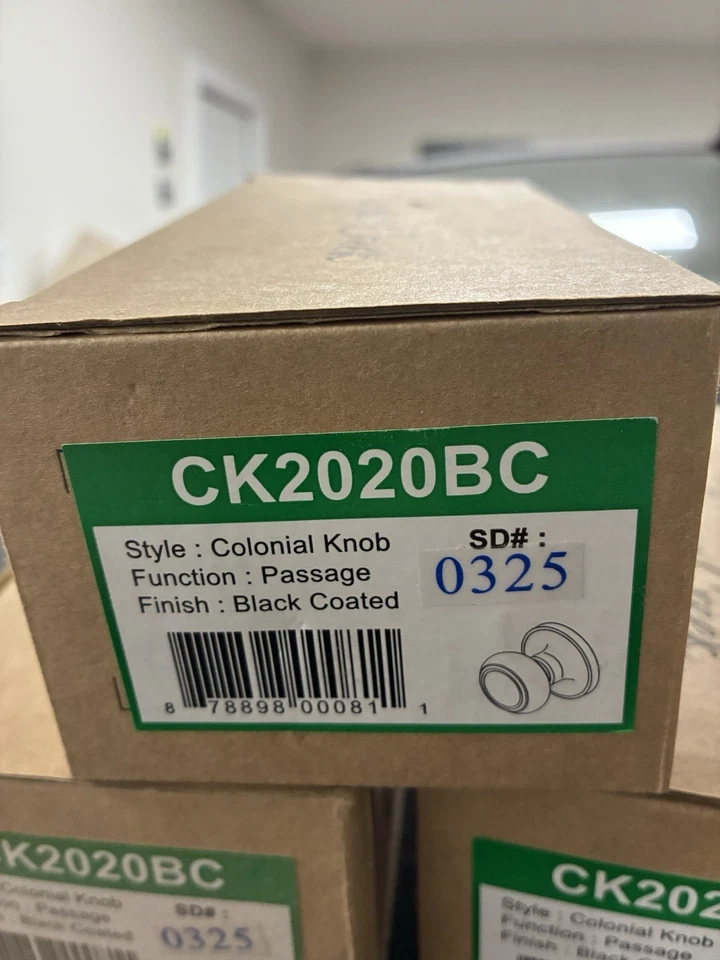 Juego de 5 perillas de puerta coloniales Copper Creek CK2020BC, función de paso recubiertas de negro Foto 2 de 4