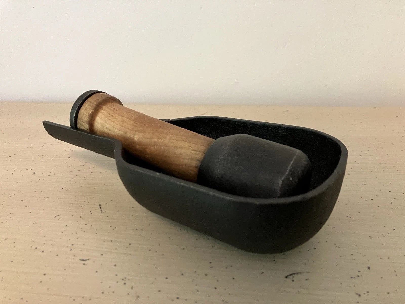 Zassenhaus Cast Iron Oval Mortar And Pestle Pour Spout 7”
Opens in a new window or tab