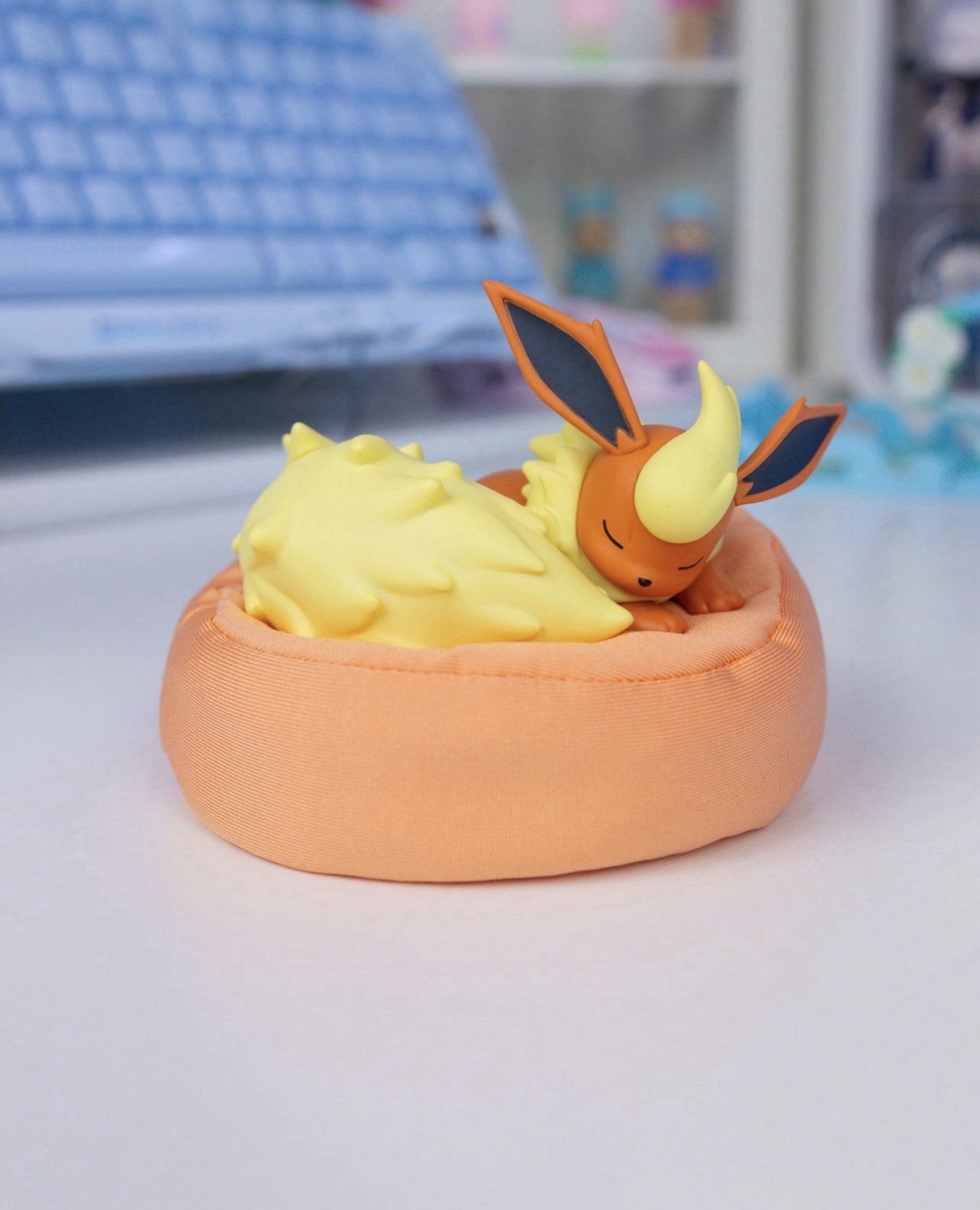 Pokemon Sleeping Eevee Series - Flareon
