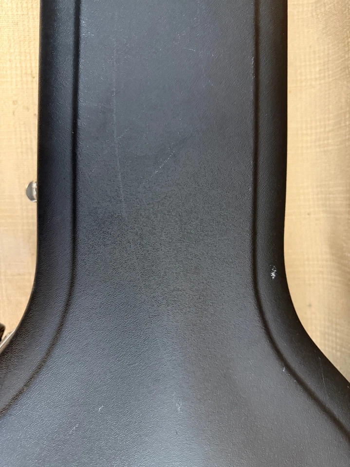 VTG Freedom by SKB Hard Shell Acoustic Guitar Case Dreadnought Gibson Martin - Image 4 of 4