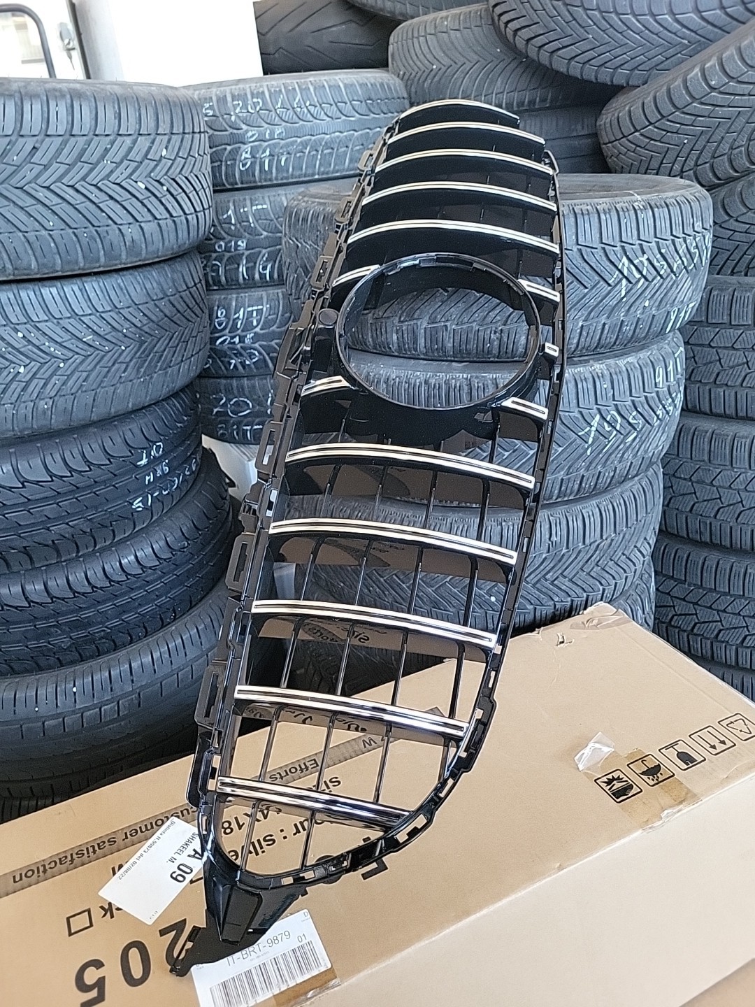 - Senza marca/Generico - - Mascherina Anteriore Calandra per Mercedes Classe C W205 2019-2021 Nera Lucida - Miniatura 5
