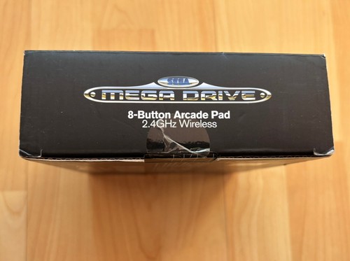 Official Sega Mega Drive 8 Button Wireless Controller - Retro Bit - MINT CON PAL - Picture 13 of 16