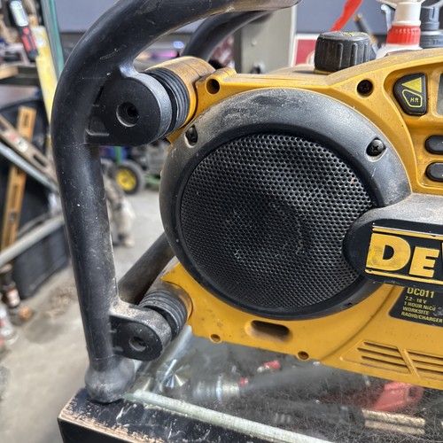 Dewalt DC011 DC 011 Yellow AM FM HD Worksite Radio 7.2 18V Free Ship - Picture 3 of 11