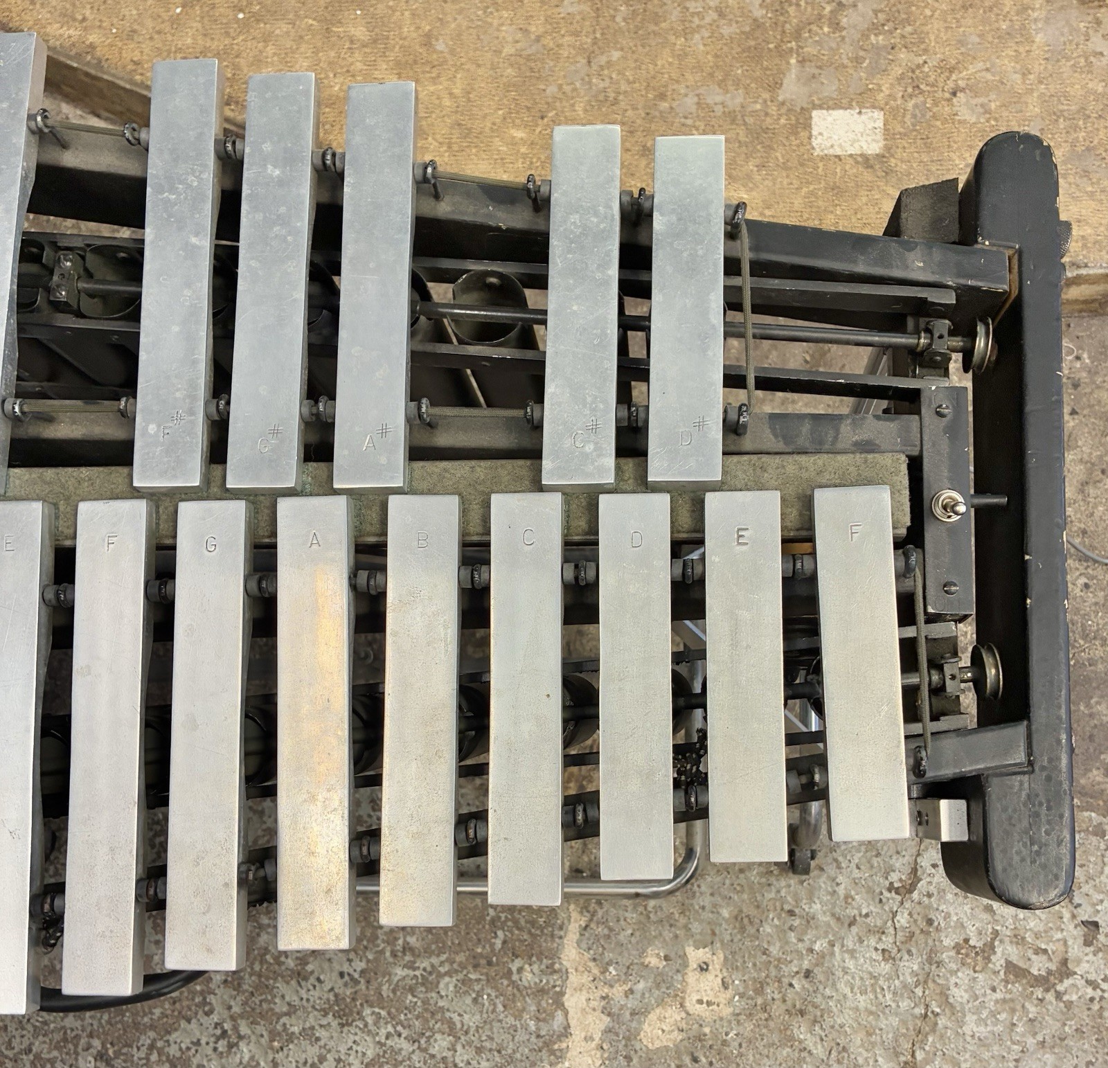 JENCO 2.5 OCTAVE VIBRAPHONE IN PLAYING CONDITION