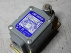 SQUARE D - 9007 Series Lever Action Limit Switch  9007-TUB4