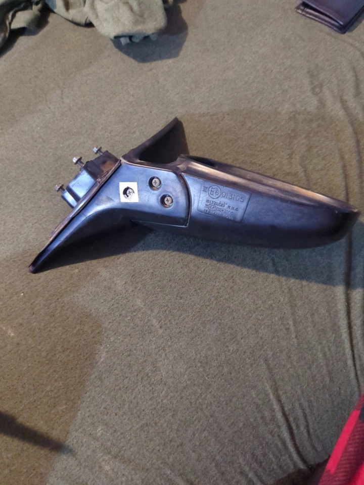 Espejo retrovisor manual para pasajero derecho Suzuki Esteem Wagon 2000 fabricante de equipos originales usado plegable E6013105 Foto 2 de 3