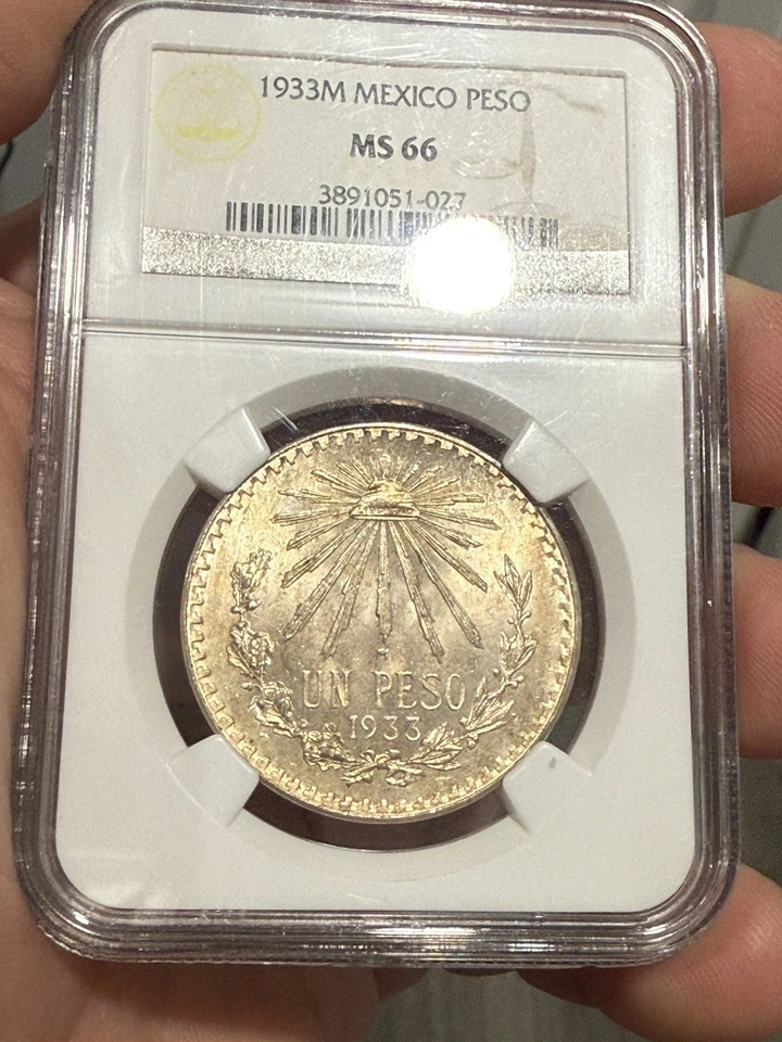 1933-M México Plata Un Peso NGC MS66 - Brillante Ámbar Tonos Dorado Foto 2 de 4