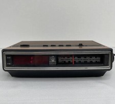 Vintage General Electric AM/FM Radio And Alarm Clock GE Model No. 7-4625F-Works