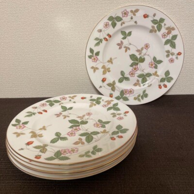 Wedgwood Wild Strawberry Dinner Plate set of