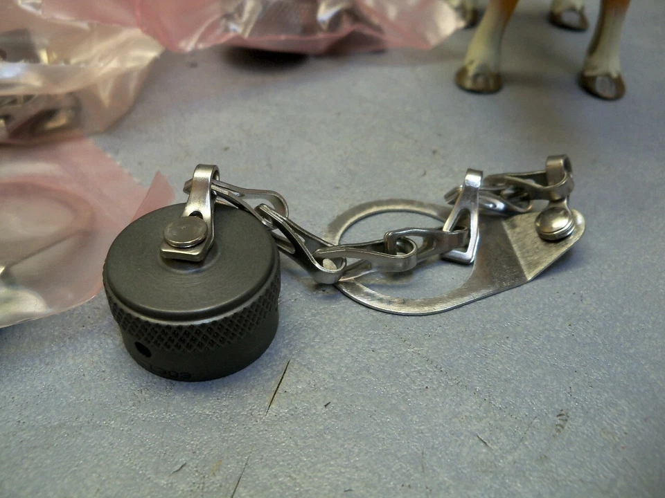 Sunbank MS3181-12NAL Circular MIL Spec Dust Cap w/chain ring Lot of 4 - Image 2 of 3