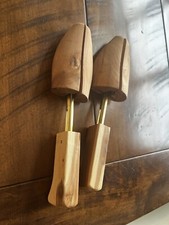 Cedar Shoe Tree. Split Toe