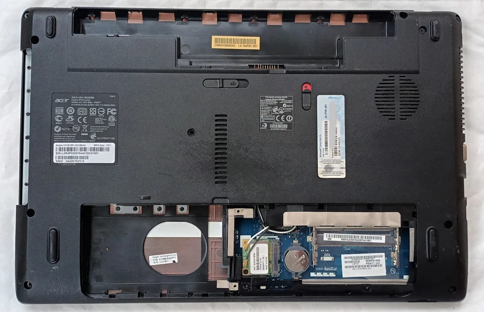 Acer Aspire 5742 Laptop 15.6" 3GB 180GB SSD Windows 7 Office Theme Park World - Image 3 of 4