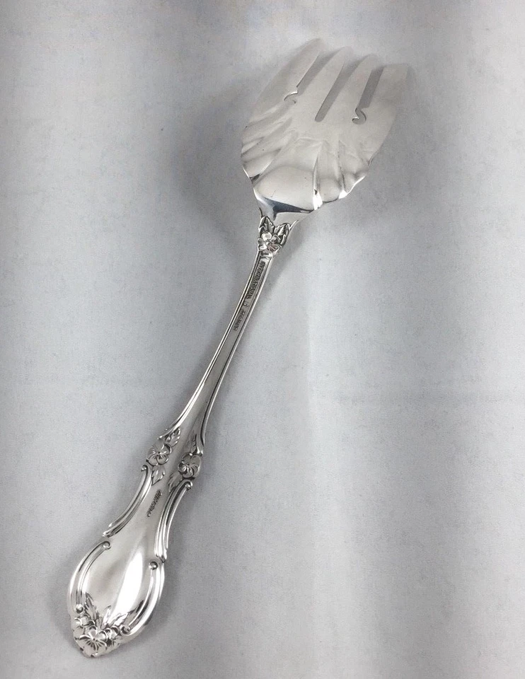 Tenedor de carne fría Wild Rose de International Sterling - 8 7/8" Foto 2 de 4