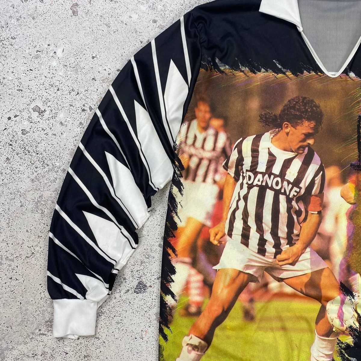 ウェア Vintage Roberto Baggio Juventus Shirt 1992-1994 Juventus Roberto Baggio Jersey Vintage Over Print