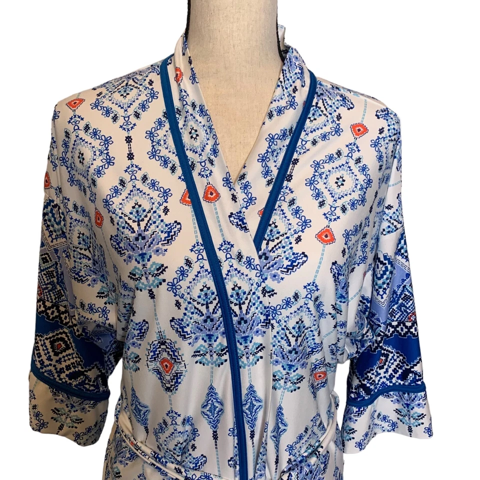 Bata para mujer In Bloom by Jonquil XS - S envolvente azul blanco cosida en cinturón Foto 4 de 4