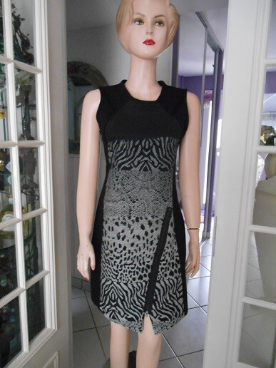 Robe Desigual Noir - Imprimé Floral Et Dentelle - Manches Courtes (mancheron) - Taille 38/40 - Occasion TBE