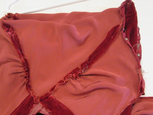 ANTICO ABITO VINTAGE ANNI 30 ROSSO TAGLIO SBIADITO SETA VELLUTO SCHIENA BASSA ABITO MED. GRANDE F7 - Foto 16 di 21